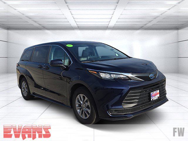 2024 Toyota Sienna LE