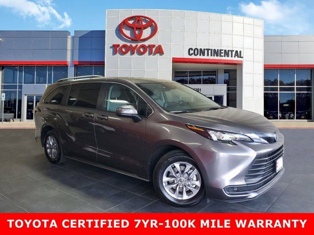 2024 Toyota Sienna LE