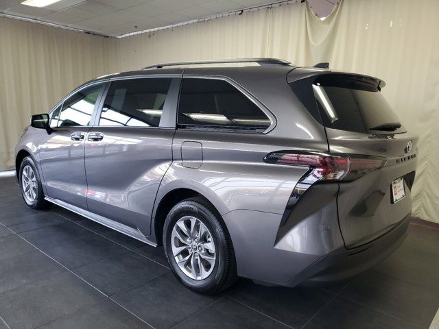 2024 Toyota Sienna LE