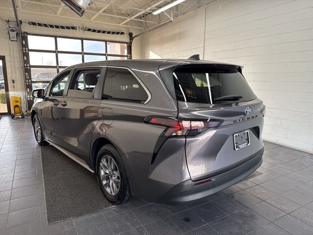 2024 Toyota Sienna LE