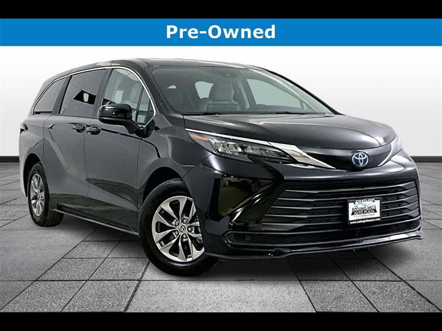 2024 Toyota Sienna LE