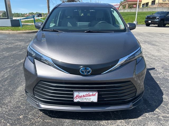 2024 Toyota Sienna LE