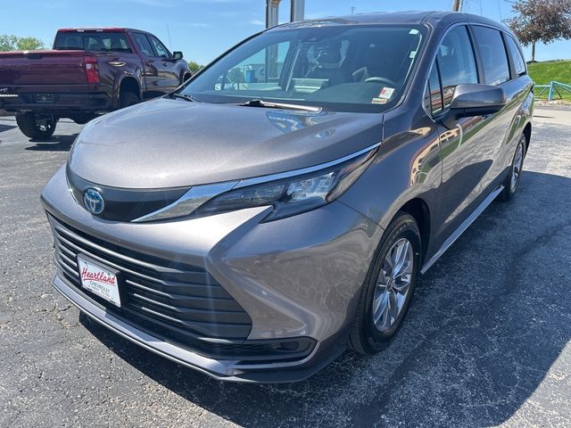 2024 Toyota Sienna LE