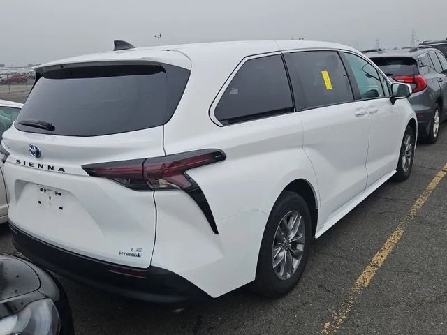 2024 Toyota Sienna LE