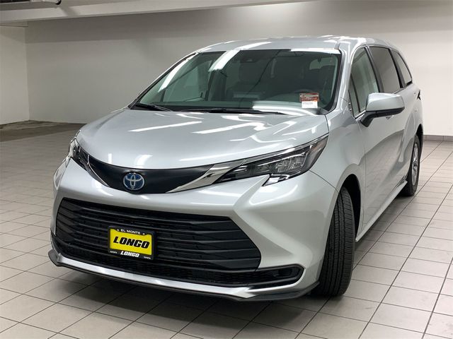 2024 Toyota Sienna LE