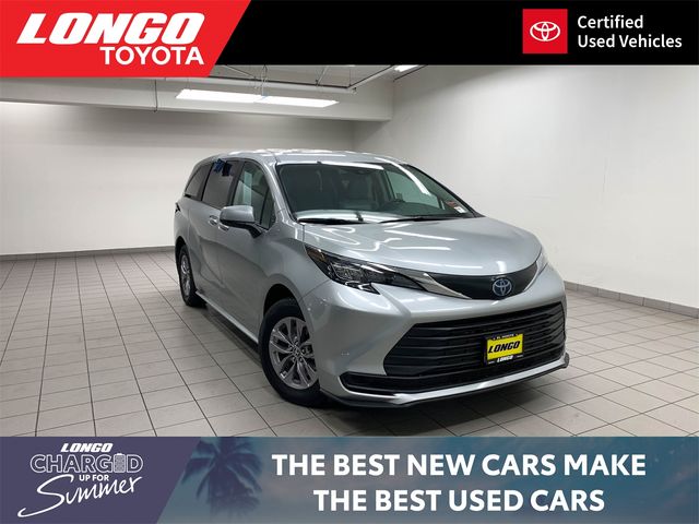 2024 Toyota Sienna LE