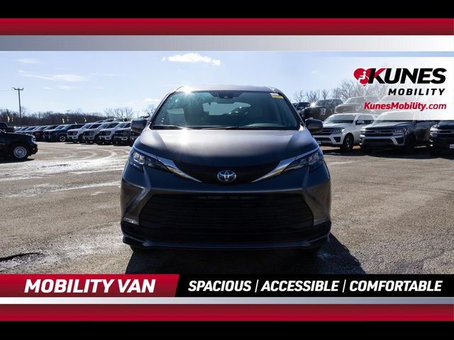 2024 Toyota Sienna LE