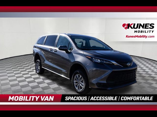 2024 Toyota Sienna LE