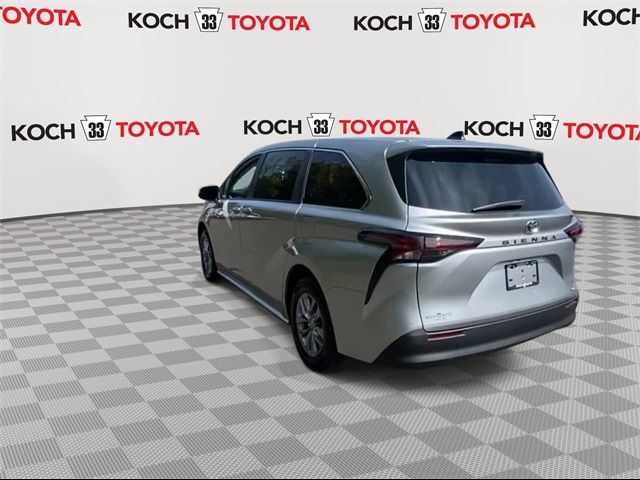 2024 Toyota Sienna LE