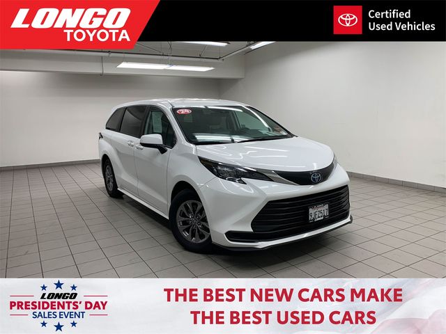 2024 Toyota Sienna LE