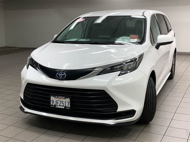 2024 Toyota Sienna LE