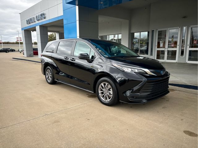 2024 Toyota Sienna LE