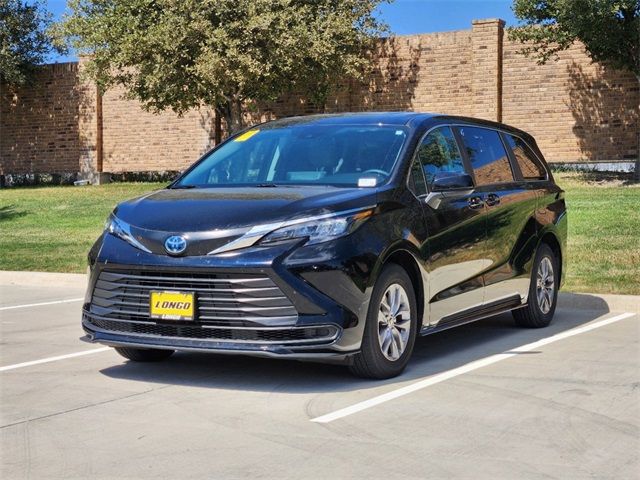 2024 Toyota Sienna LE