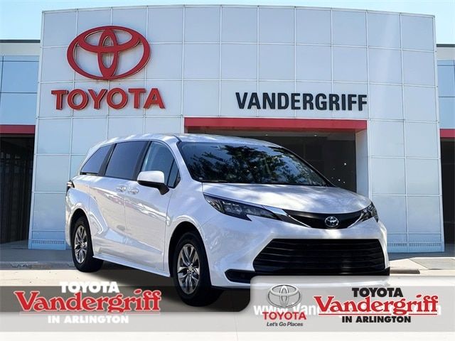 2024 Toyota Sienna LE