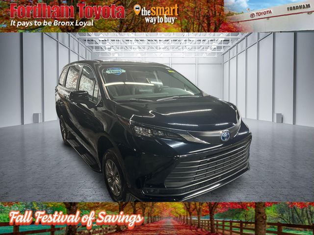 2024 Toyota Sienna LE