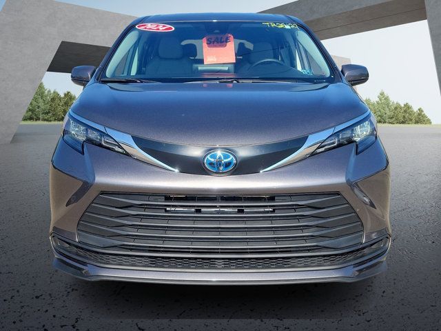 2024 Toyota Sienna LE