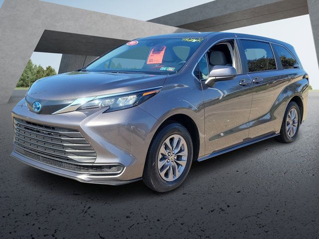 2024 Toyota Sienna LE