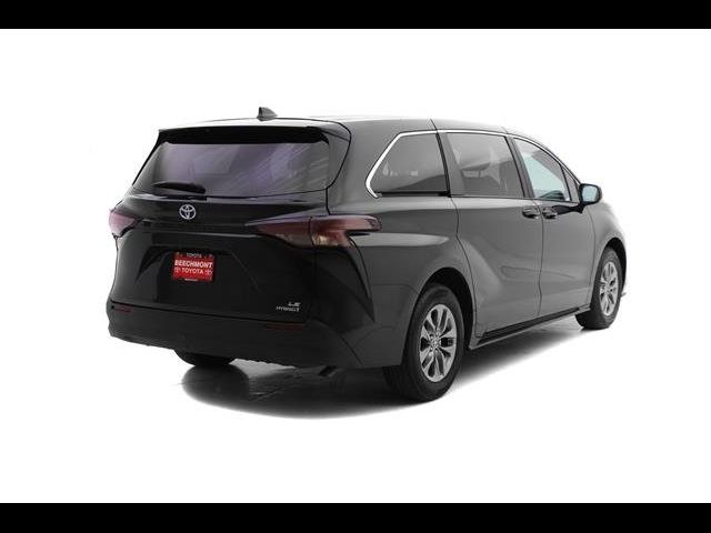 2024 Toyota Sienna LE