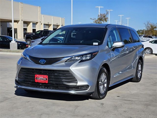 2024 Toyota Sienna LE