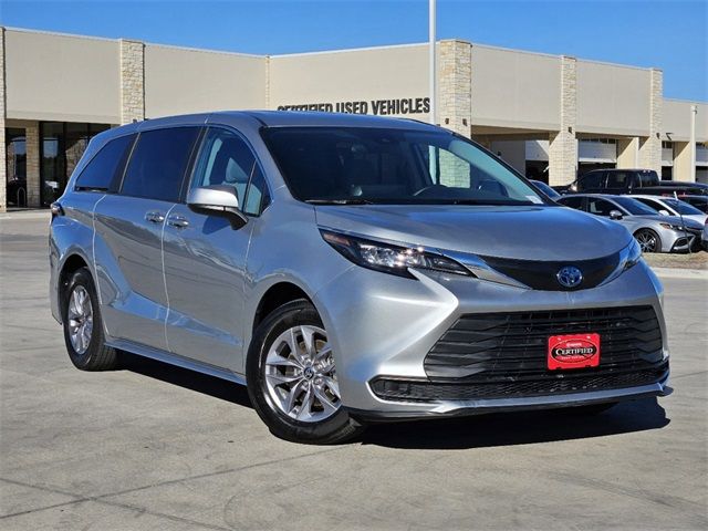 2024 Toyota Sienna LE