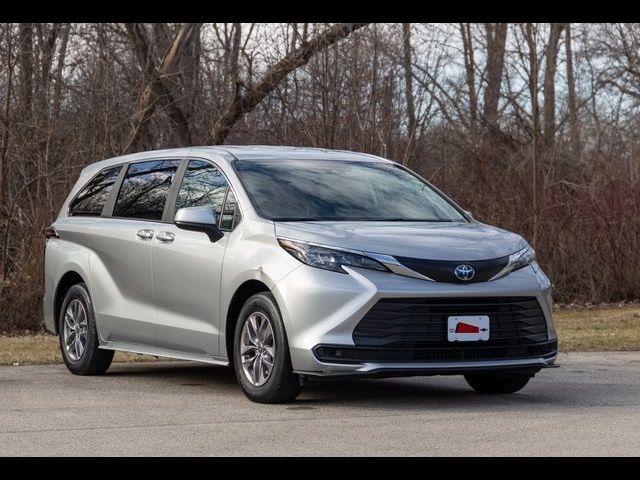 2024 Toyota Sienna LE