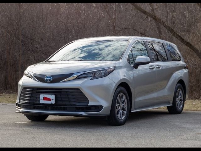 2024 Toyota Sienna LE