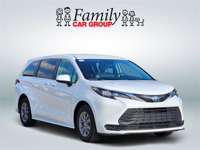 2024 Toyota Sienna LE