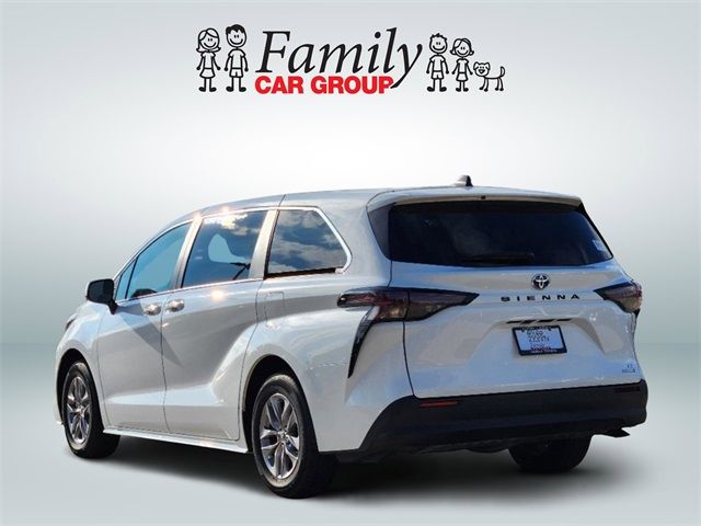 2024 Toyota Sienna LE