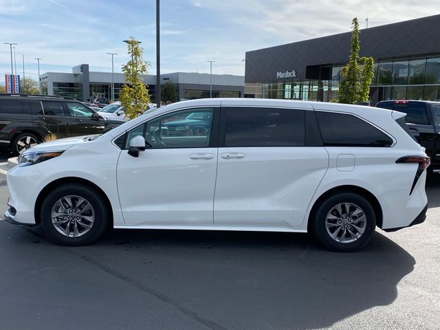 2024 Toyota Sienna LE