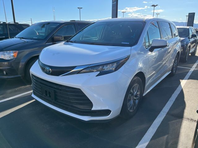 2024 Toyota Sienna LE