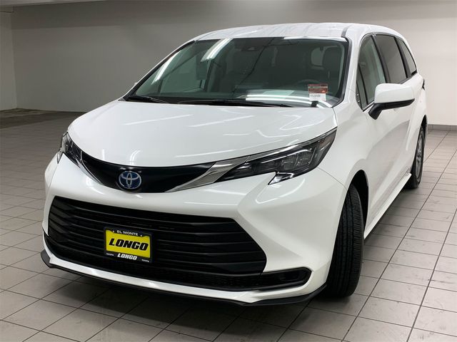 2024 Toyota Sienna LE