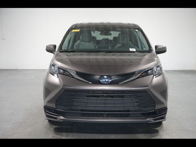 2024 Toyota Sienna LE