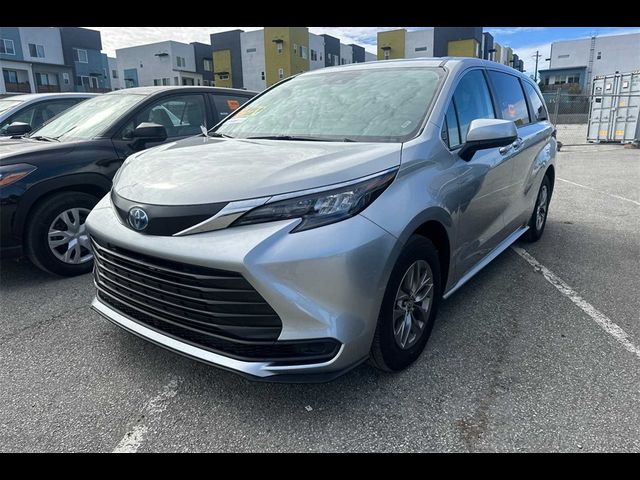 2024 Toyota Sienna LE