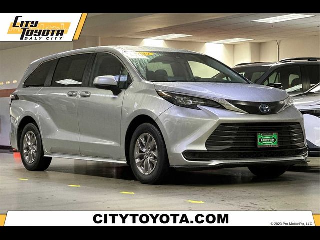 2024 Toyota Sienna LE