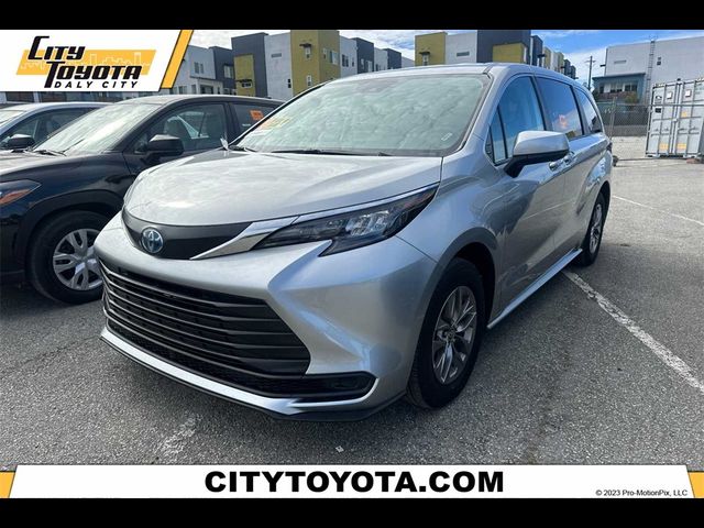 2024 Toyota Sienna LE