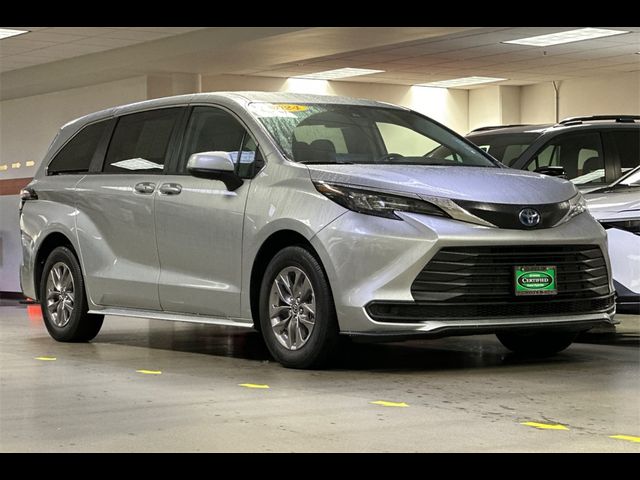 2024 Toyota Sienna LE