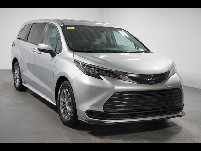 2024 Toyota Sienna LE