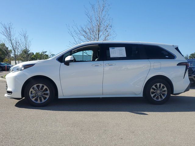 2024 Toyota Sienna LE