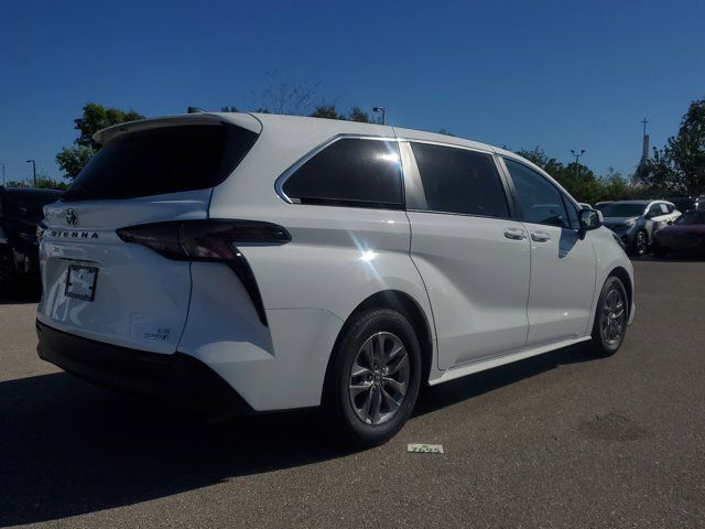 2024 Toyota Sienna LE
