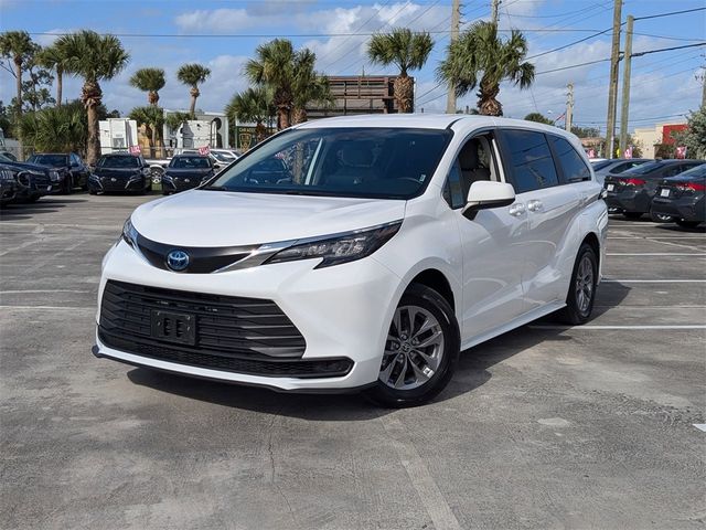 2024 Toyota Sienna LE