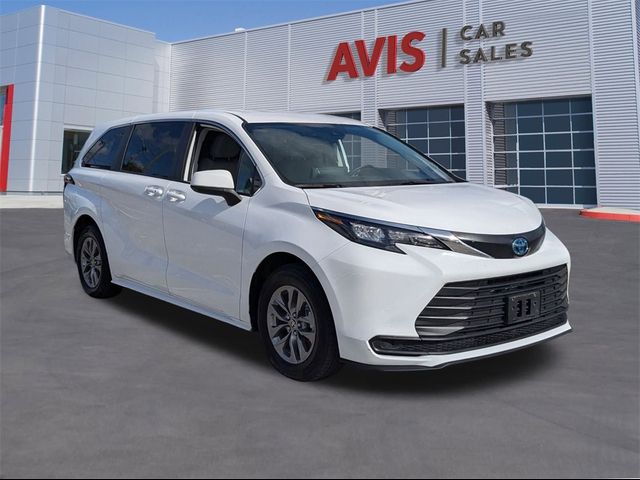 2024 Toyota Sienna LE