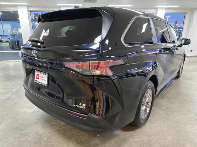 2024 Toyota Sienna LE