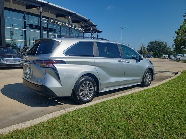 2024 Toyota Sienna LE