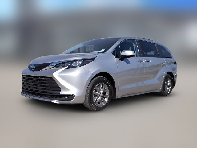 2024 Toyota Sienna LE