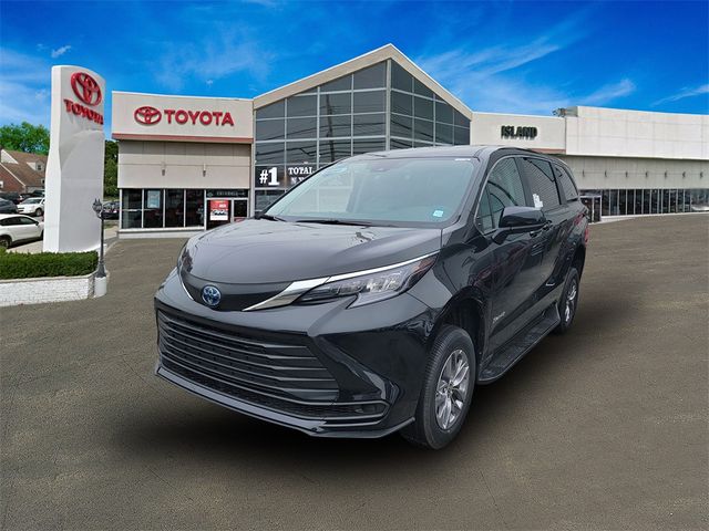 2024 Toyota Sienna LE