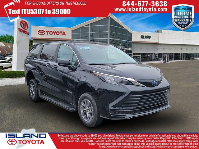 2024 Toyota Sienna LE