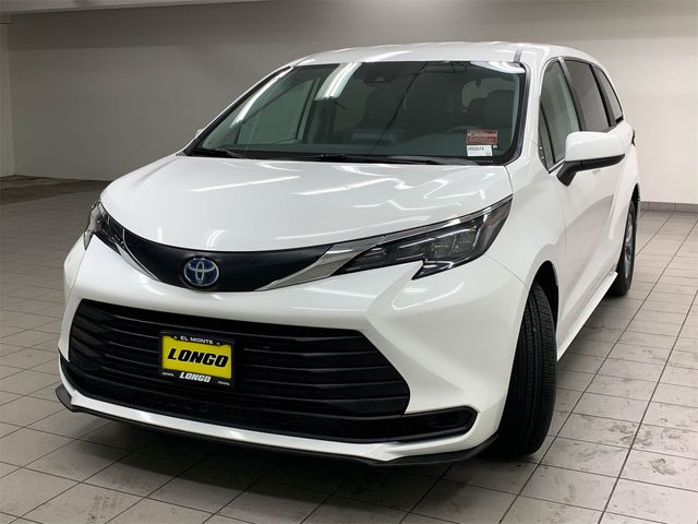 2024 Toyota Sienna LE