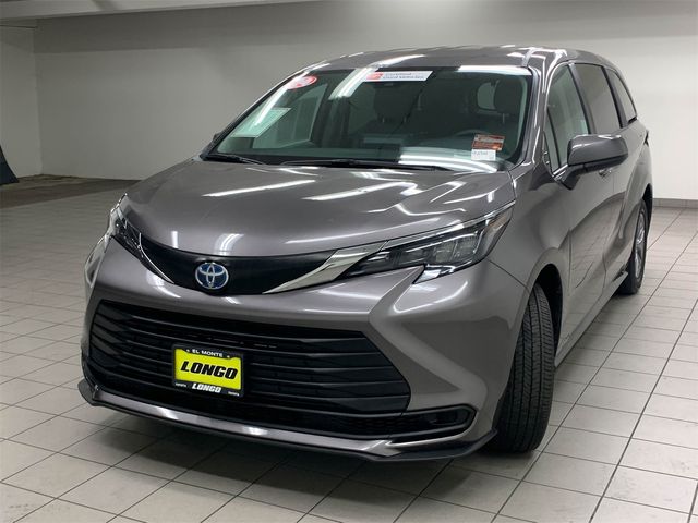 2024 Toyota Sienna LE