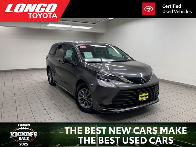 2024 Toyota Sienna LE