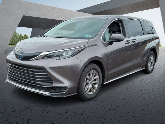 2024 Toyota Sienna LE